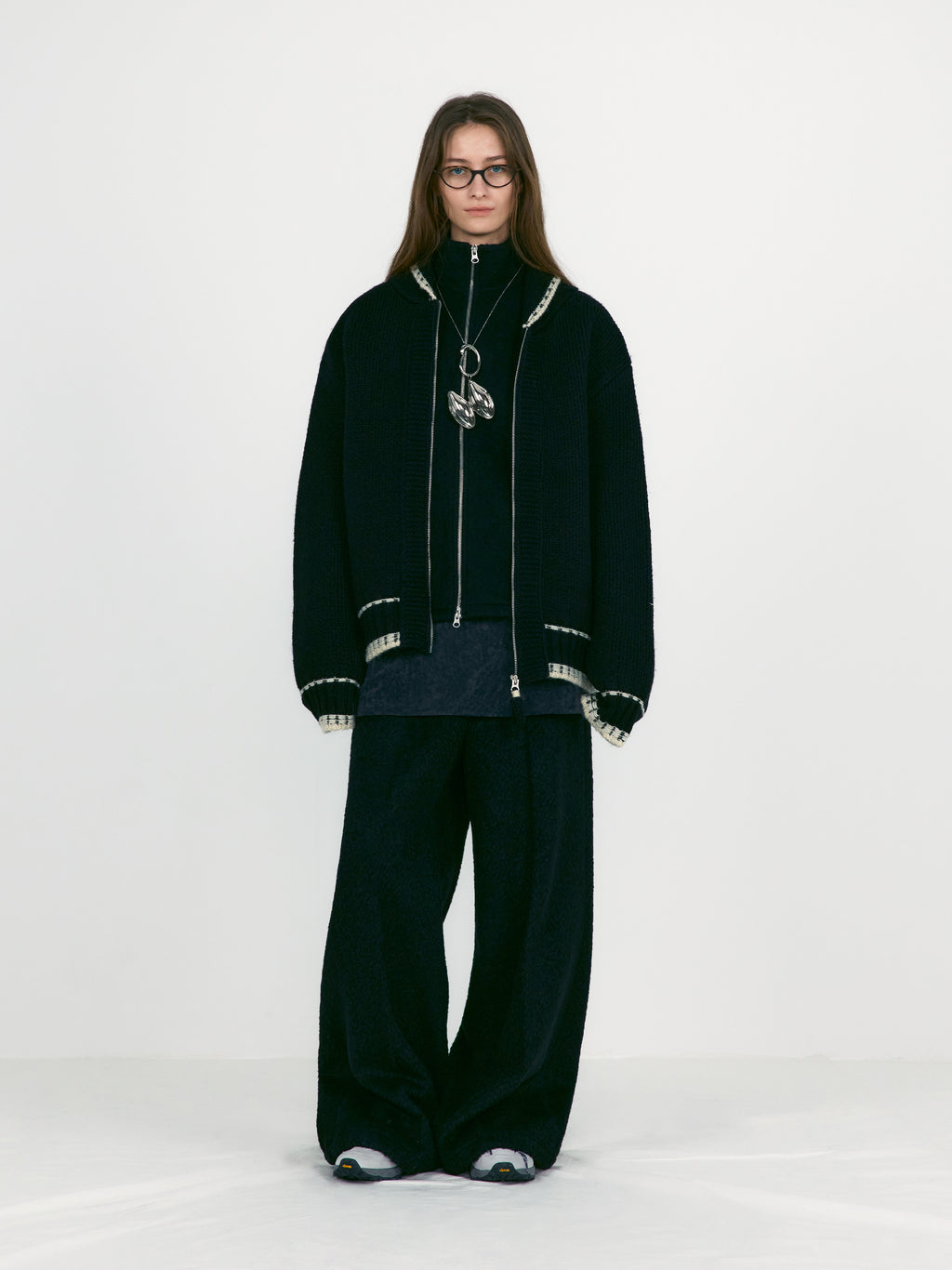 [low_classic] Cowichan Wool Knit Cardigan
Black