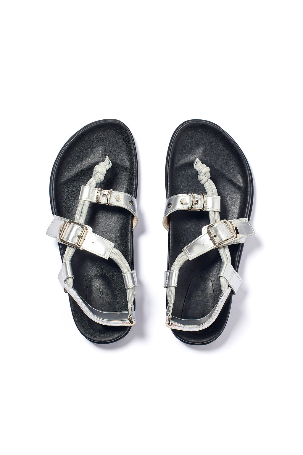 [matinkim] STRING FLIP FLOP SANDAL IN SILVER