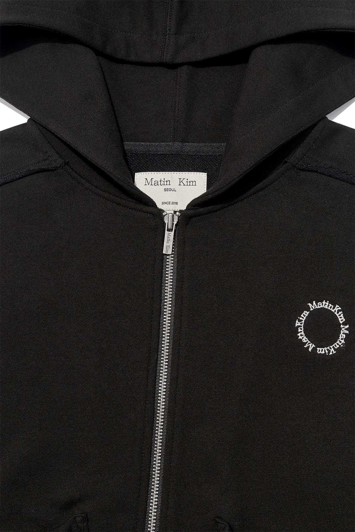 [matinkim] VOLUME POCKET CROP HOODY ZIP UP IN BLACK