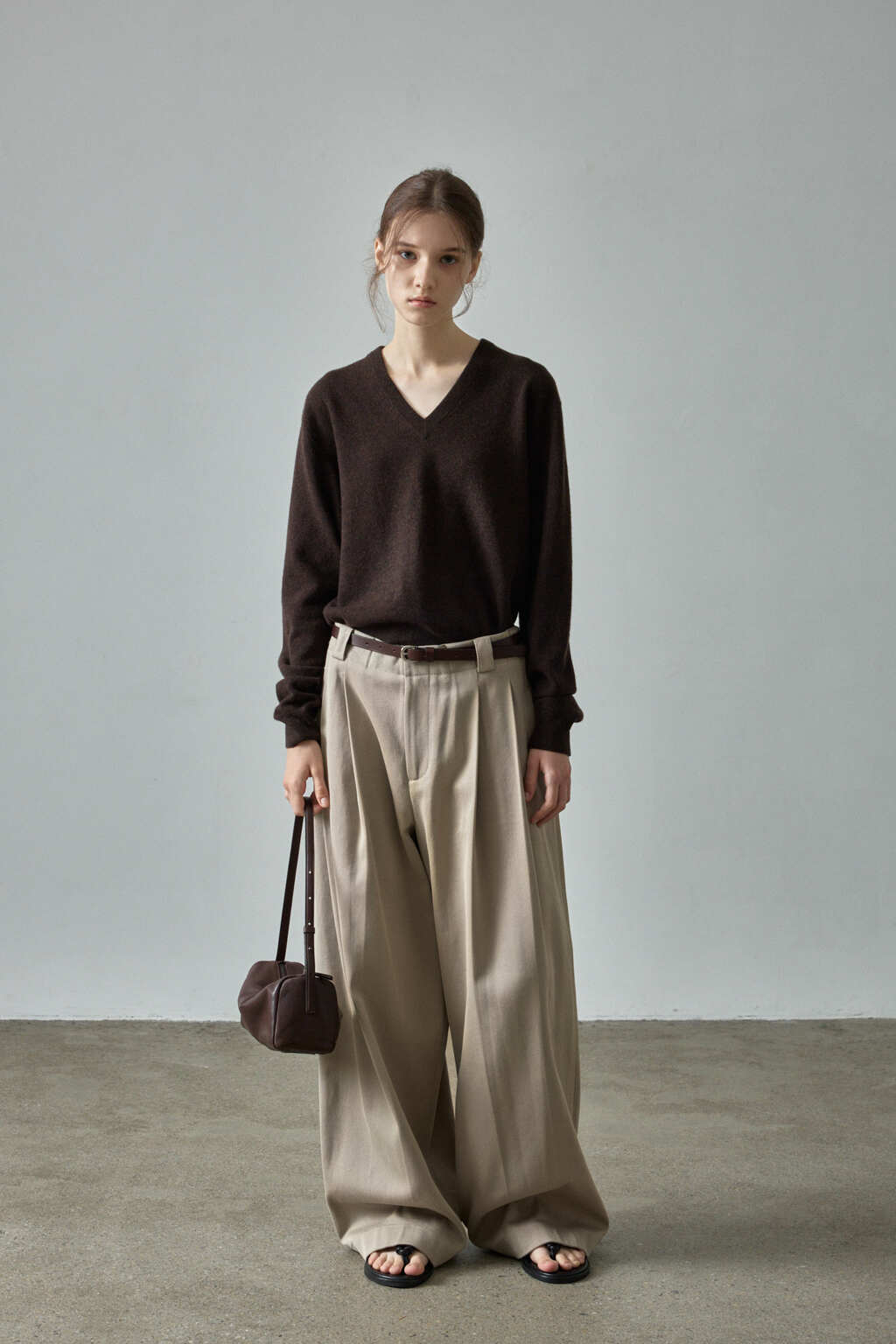 Facade Pattern Essential V-Neck Knitwear dark brown