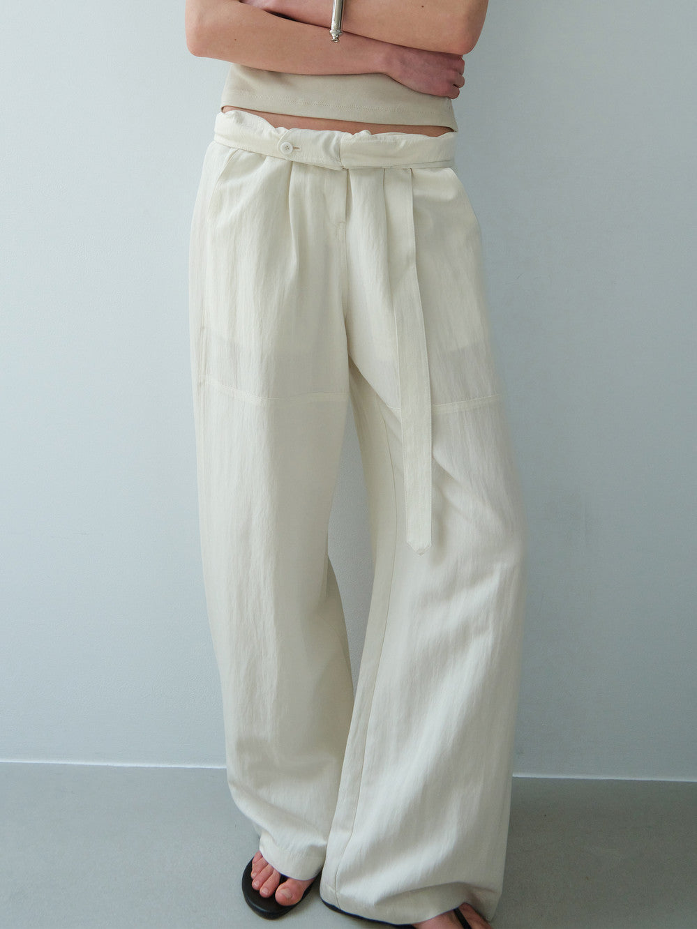 Low Classic Wide-Fit Belted Pants Ivory