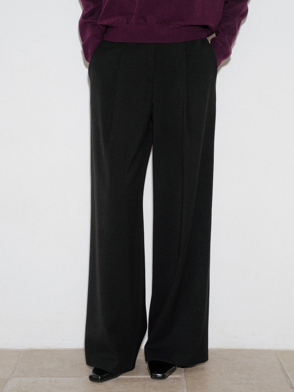Tillidie Wool wide tuck slacks Black