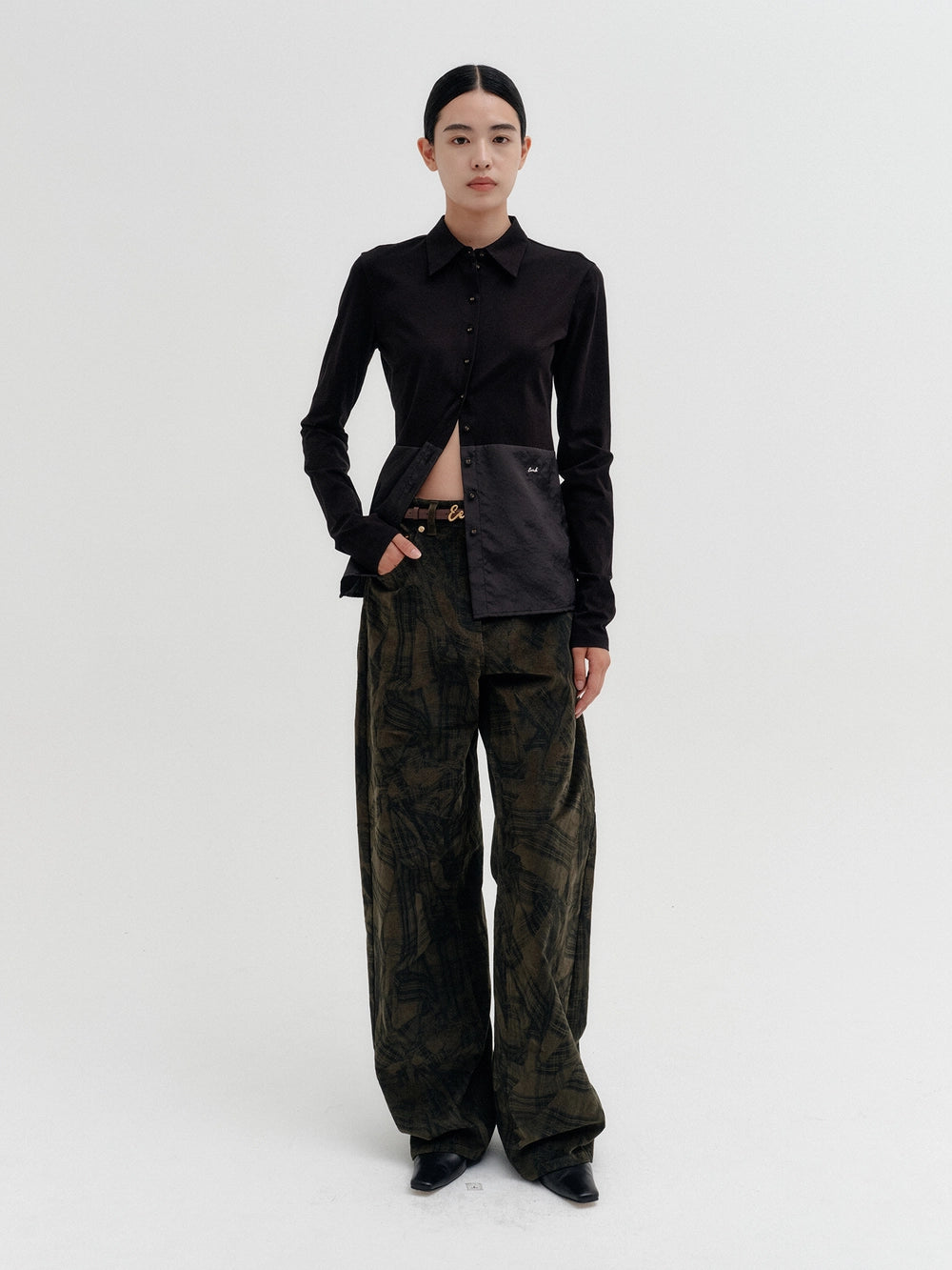 EENK Embroidered Logo Classic Shirt - Black