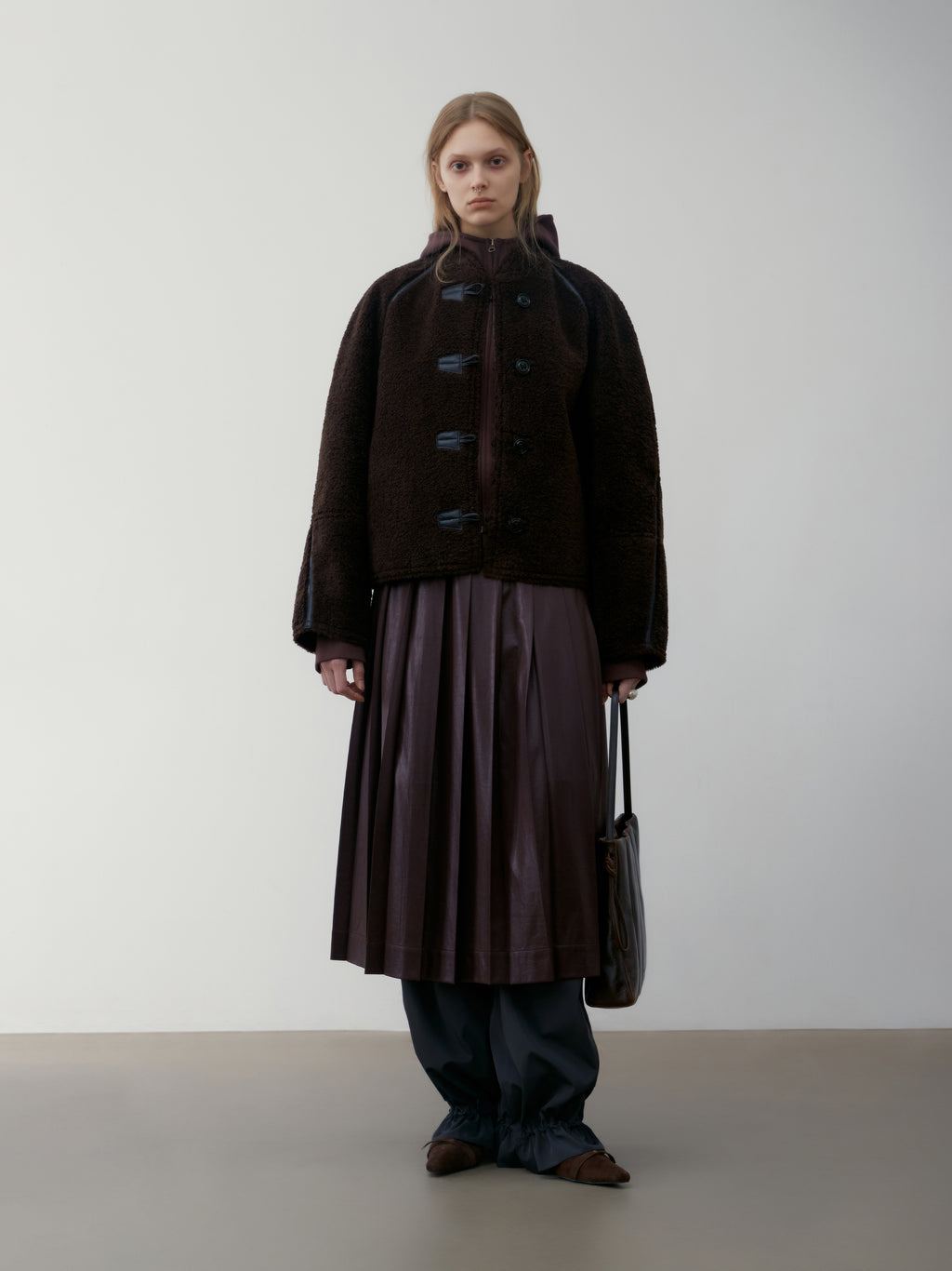 [low_classic] SHORT SHEARLING REVERSIBLE COAT
BROWN