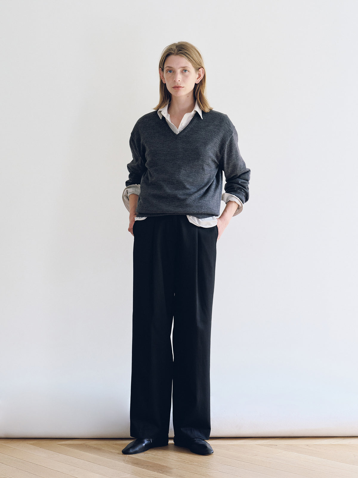Nothing Written Charlotte v-neck pullover (Charcoal)