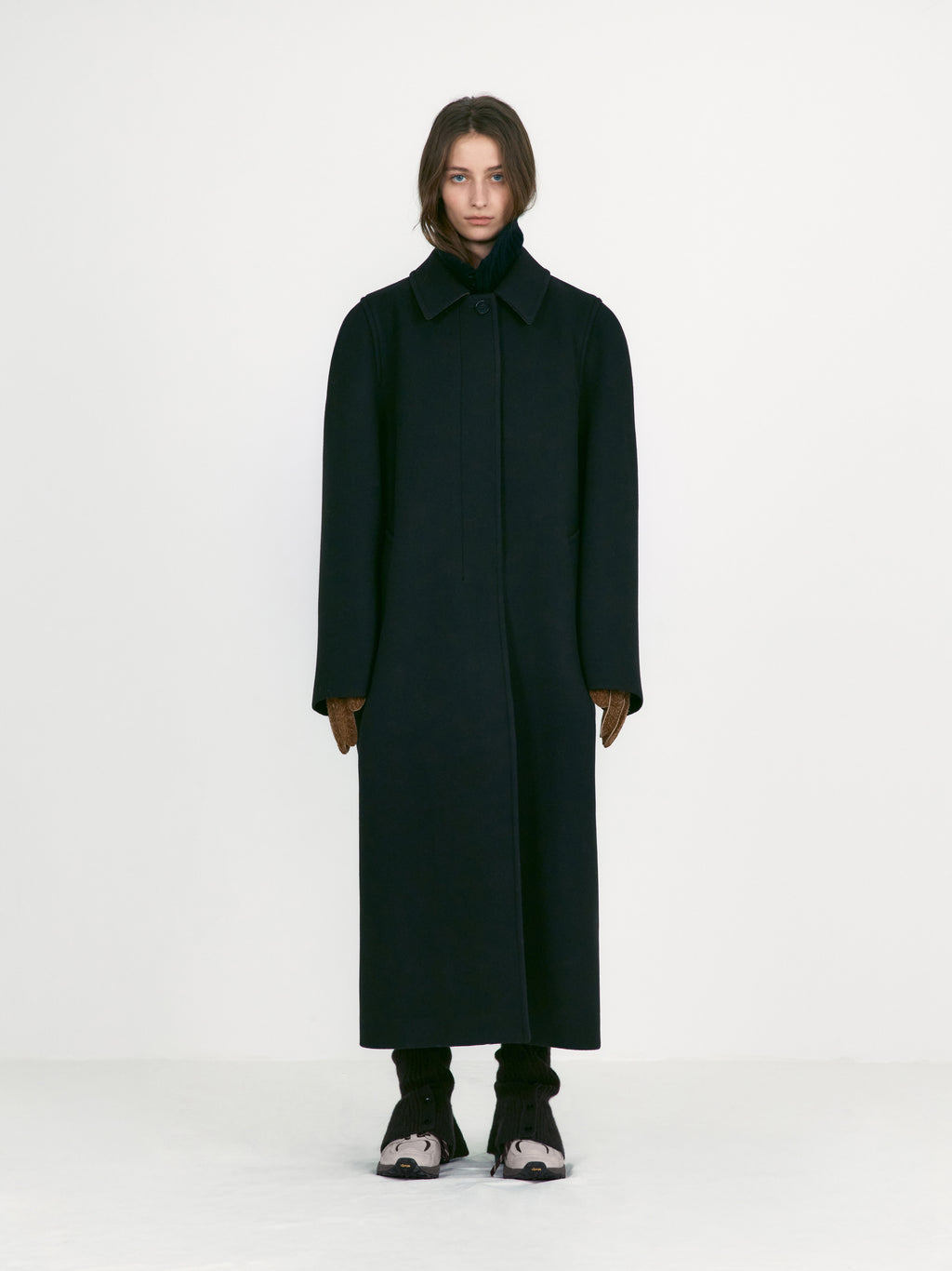 [low_classic] Single-Buttoned Balmacaan Coat
Dark Brown