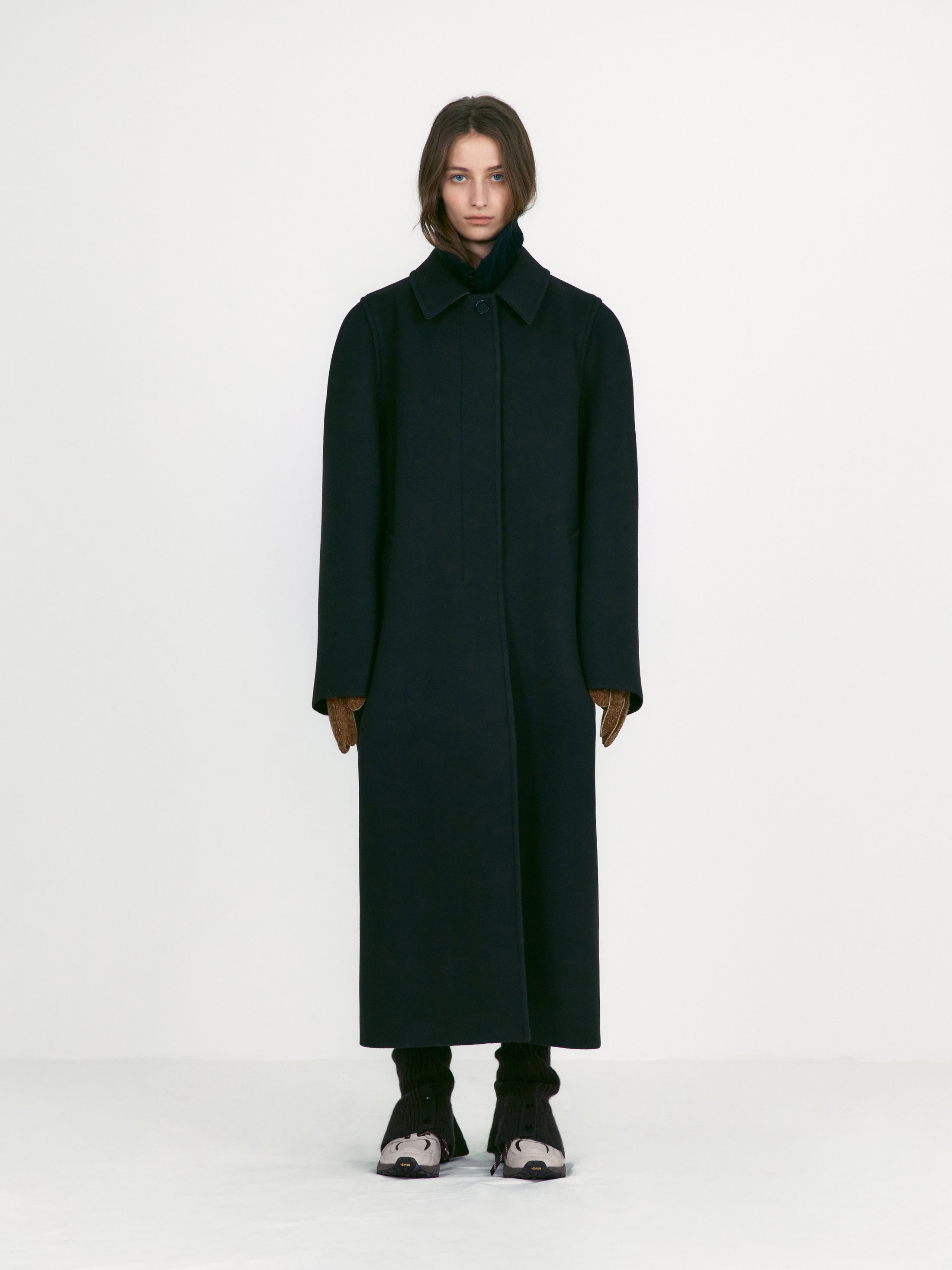 [low_classic] Single-Buttoned Balmacaan Coat
Dark Brown