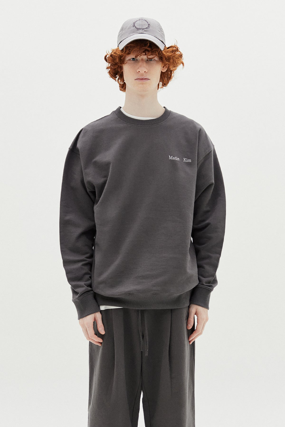 [matinkim] CRISP LOGO BALL CAP IN SILVER