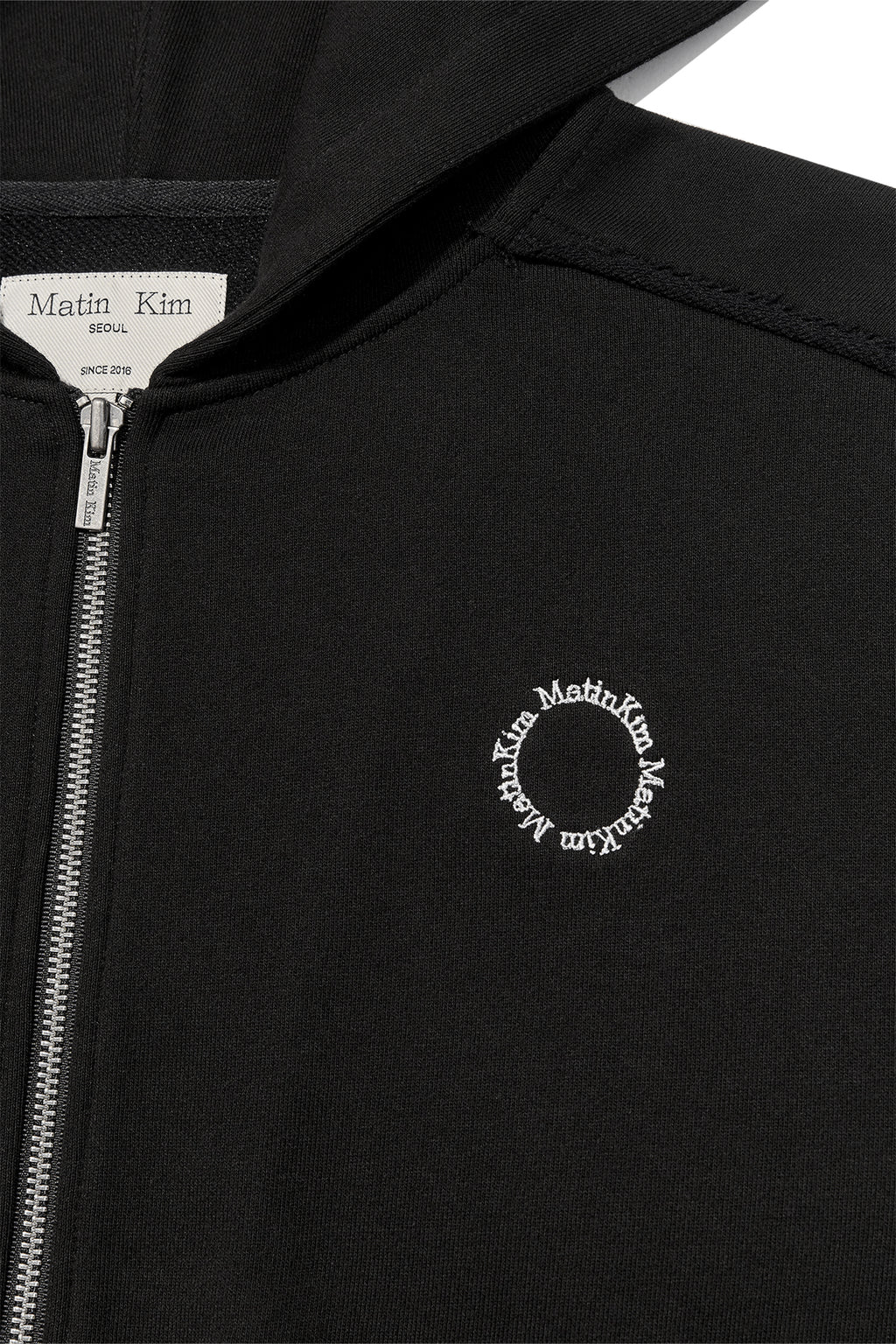 [matinkim] VOLUME POCKET CROP HOODY ZIP UP IN BLACK