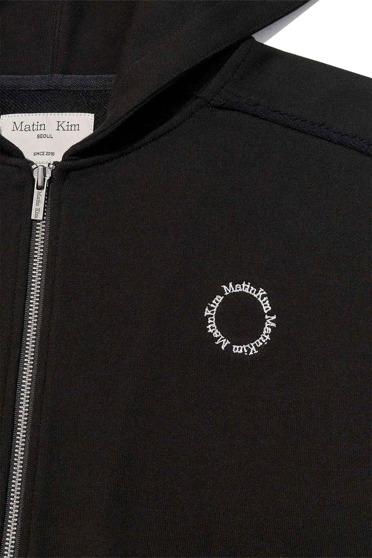 [matinkim] VOLUME POCKET CROP HOODY ZIP UP IN BLACK