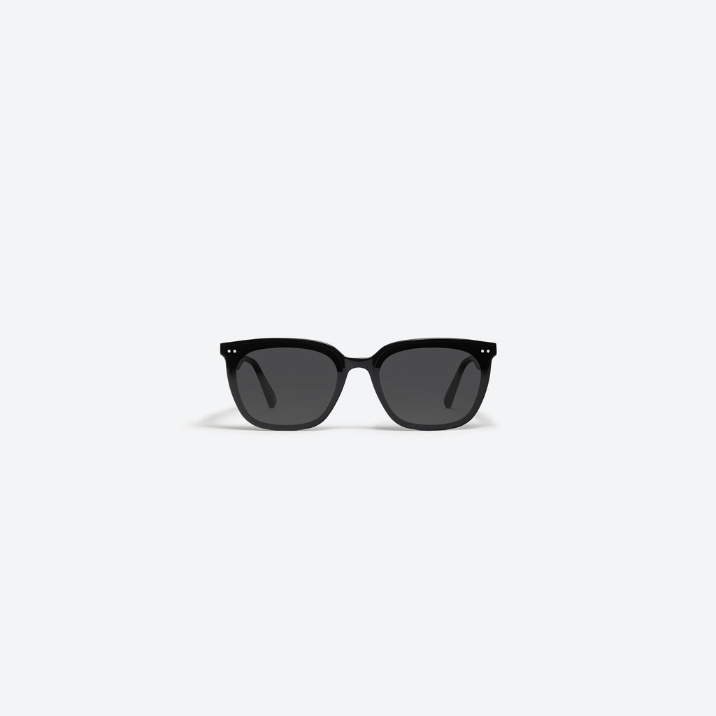 Gentle Monster Heizer 01 Sunglasses in black, showcasing modern Korean designer fashion.