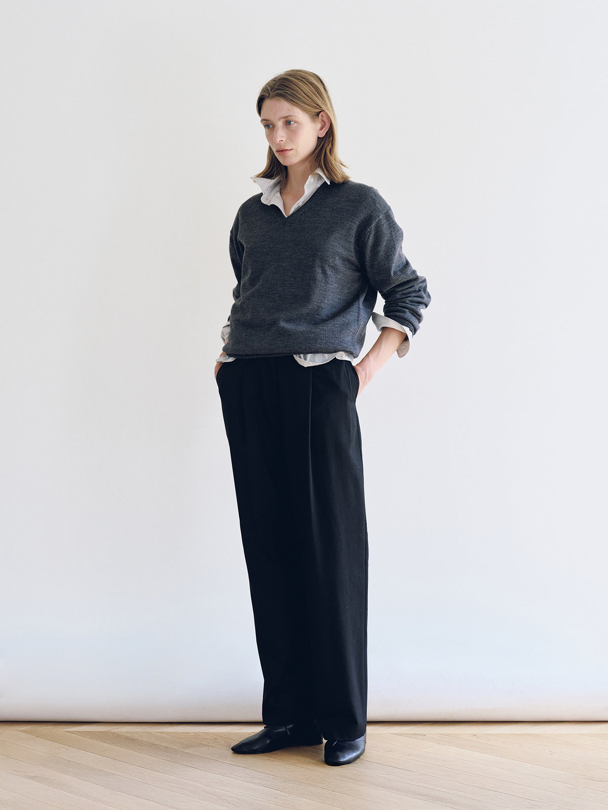 Nothing Written Charlotte v-neck pullover (Charcoal)