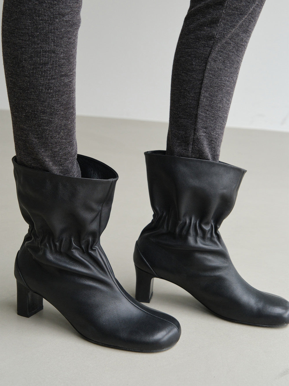 Low Classic Banding Ankle Boots Black