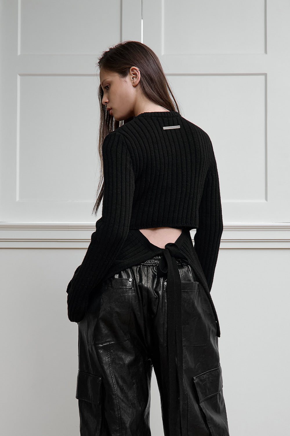 Treemingbird Backless Knit Pullover Black