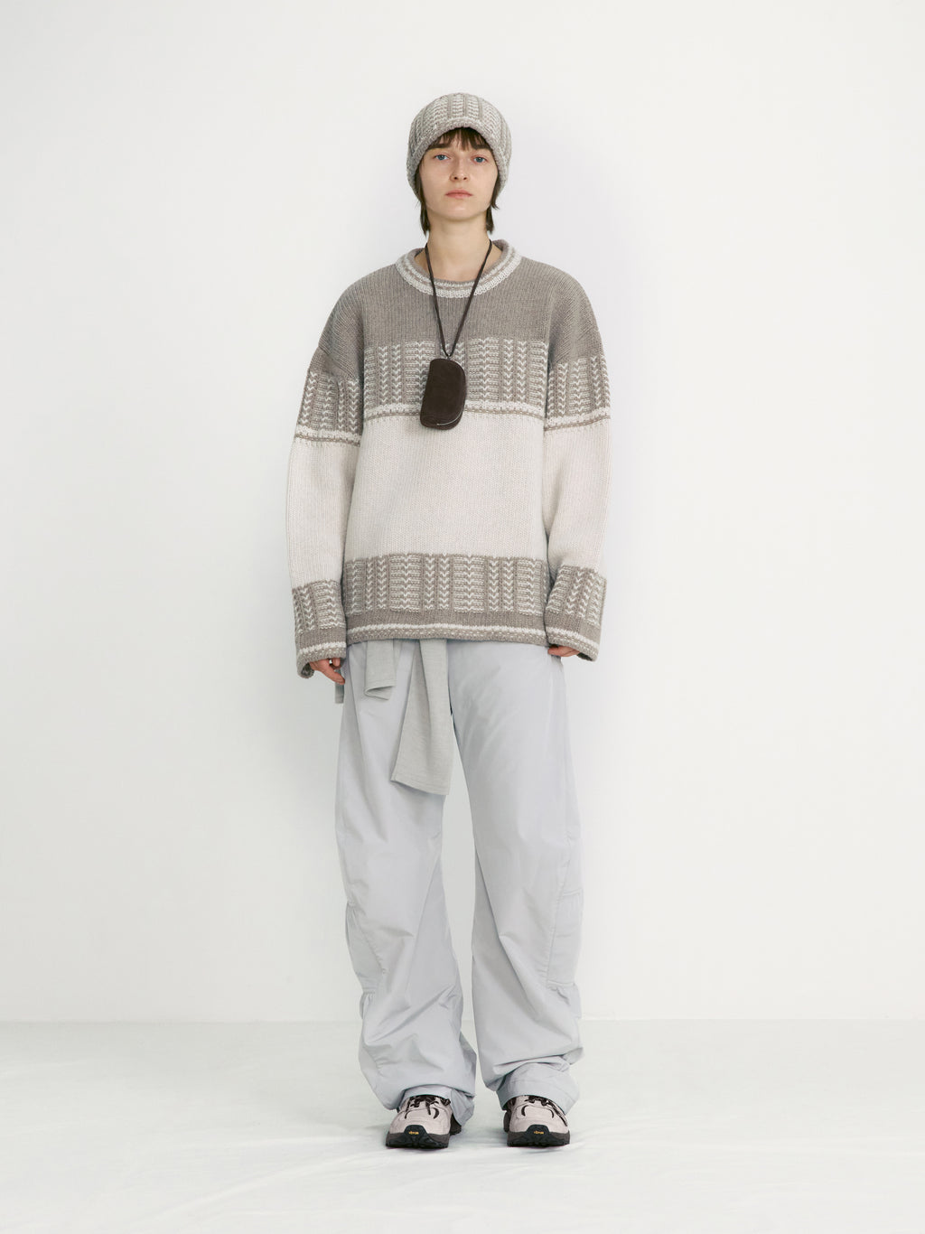 [low_classic] Jacquard Knit Sweater
Beige