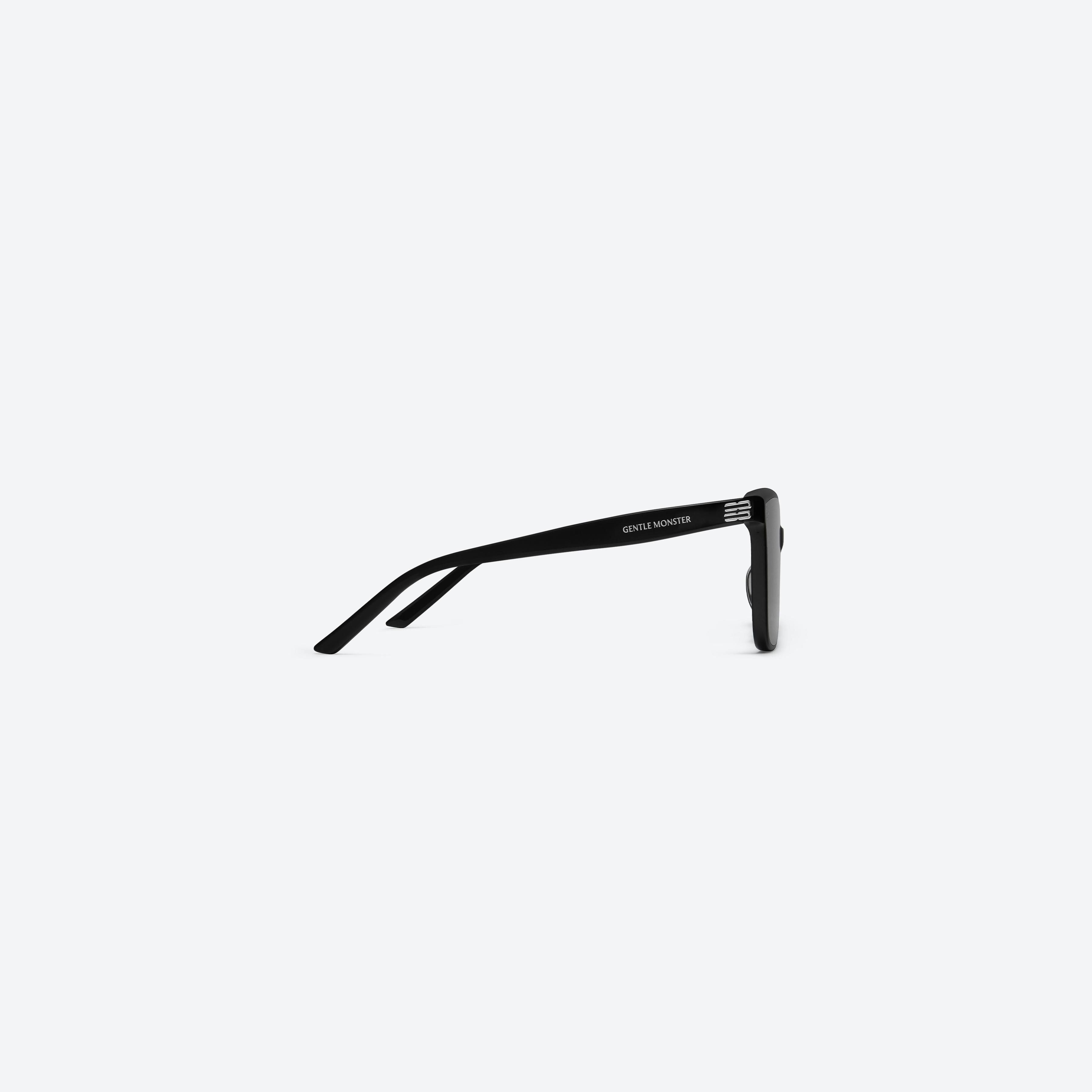 Gentle Monster Piana 01(G) Sunglasses in black, showcasing authentic Korean designer fashion.