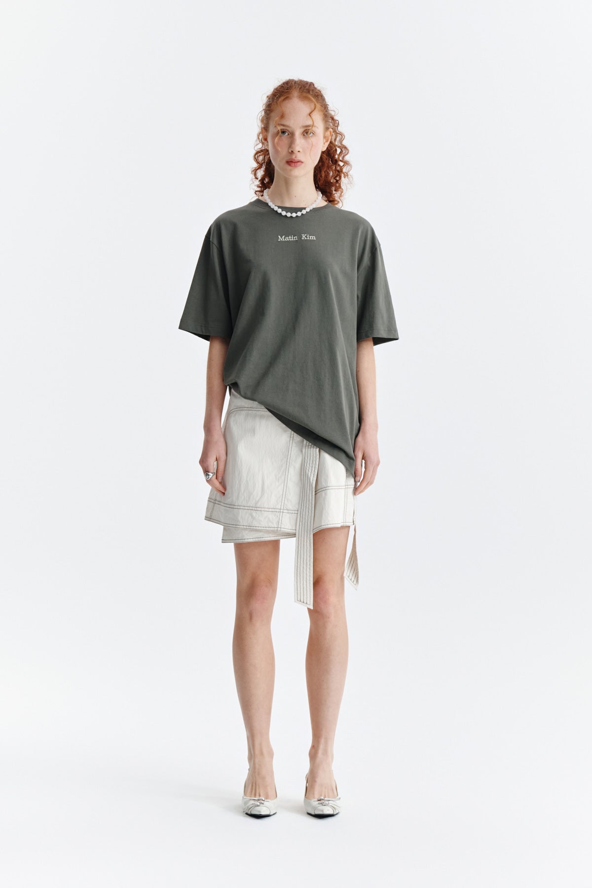 [matinkim] EMBROIDERY SMALL LOGO OVERSIZE TOP IN KHAKI
