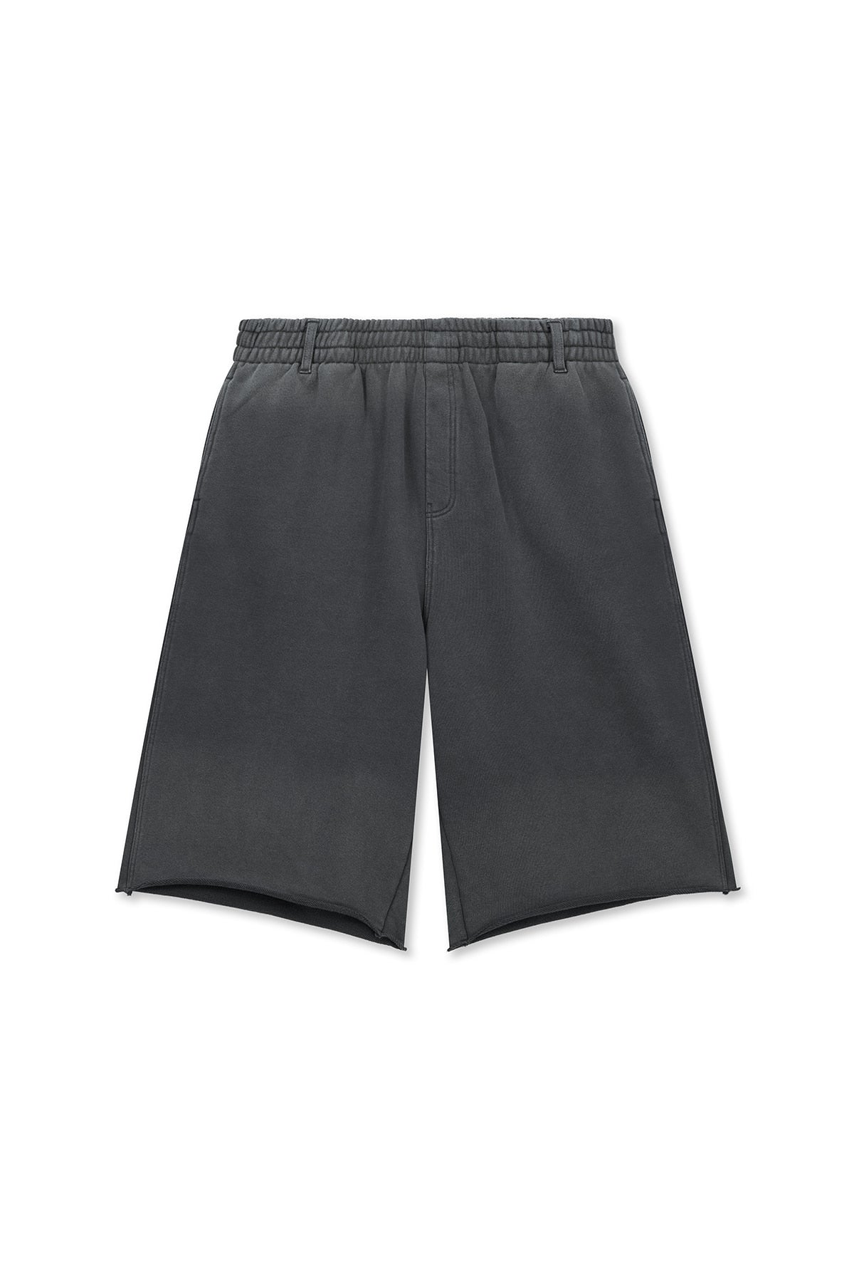 [matinkim] VINTAGE WASHED BACK LOGO BERMUDA SWEATPANTS IN CHARCOAL