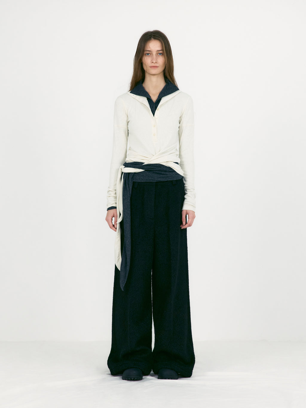 [low_classic] Button Up Wrap T-Shirt
Cream