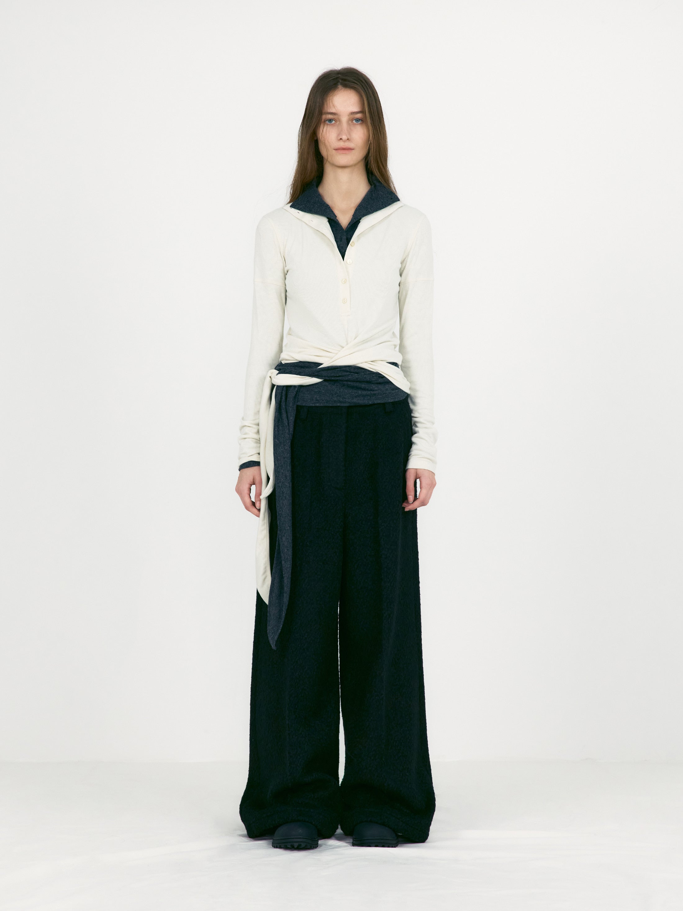 [low_classic] Button Up Wrap T-Shirt
Cream