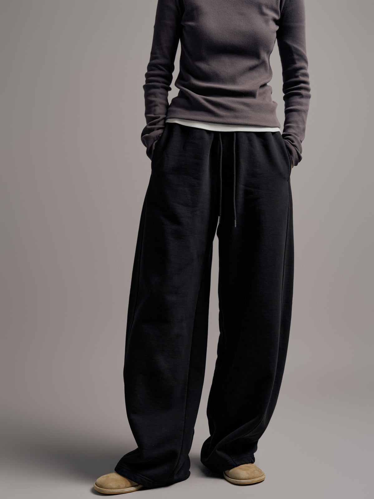 Facade Pattern Curved Warm Sweatpants black