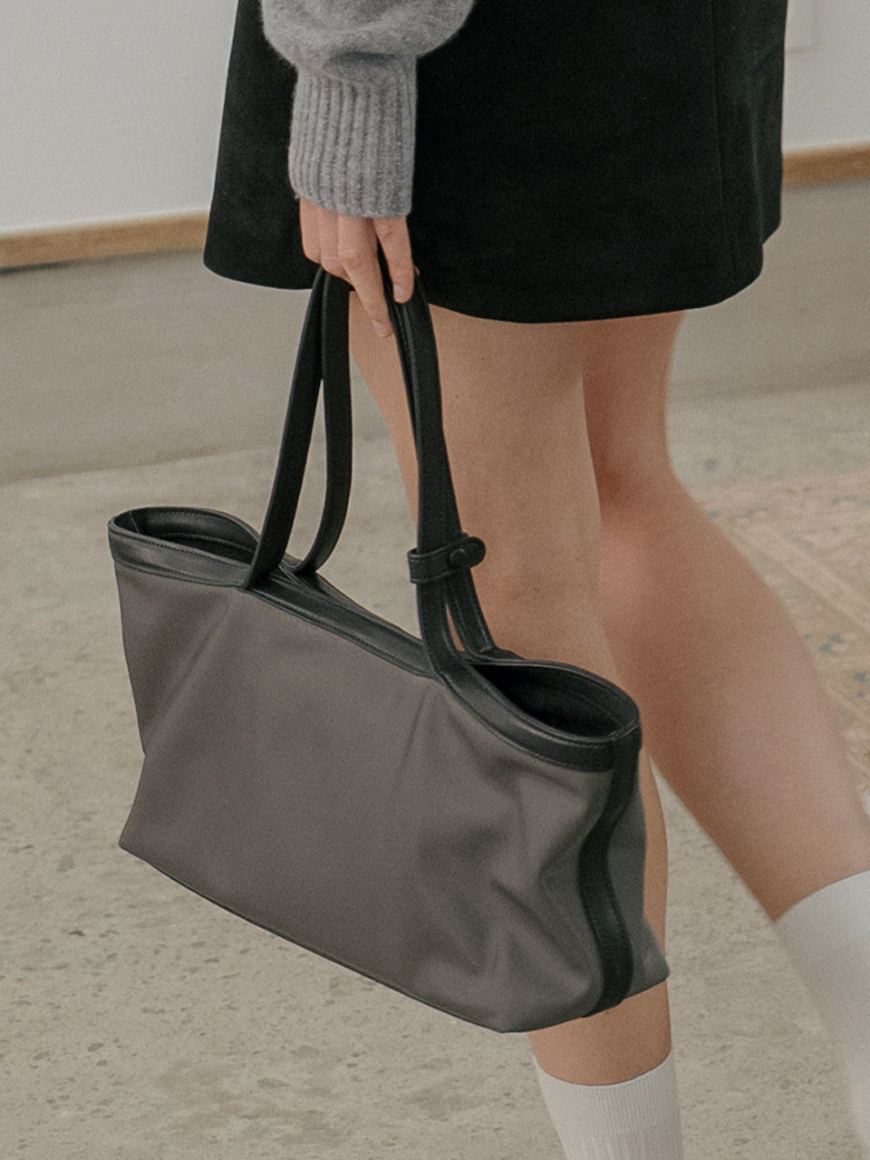 Tillidie Nylon leather tote Bag Gray khaki