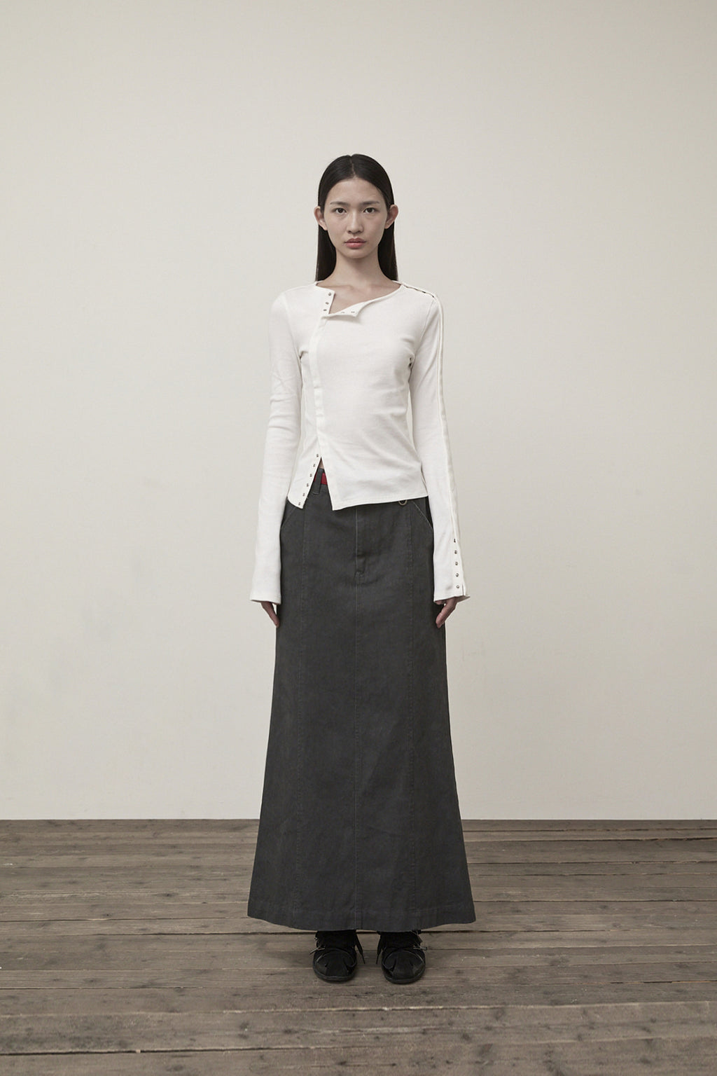 [matinkim] SNAP DETAIL SLIM TOP IN IVORY