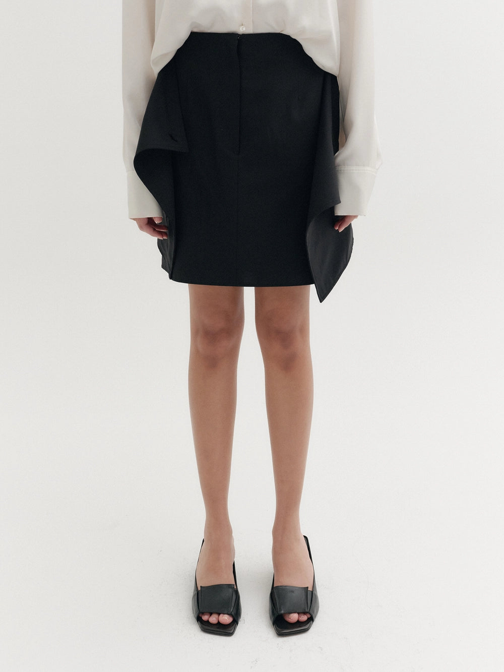 EENK Asymmetrical Pocket Skirt - Black