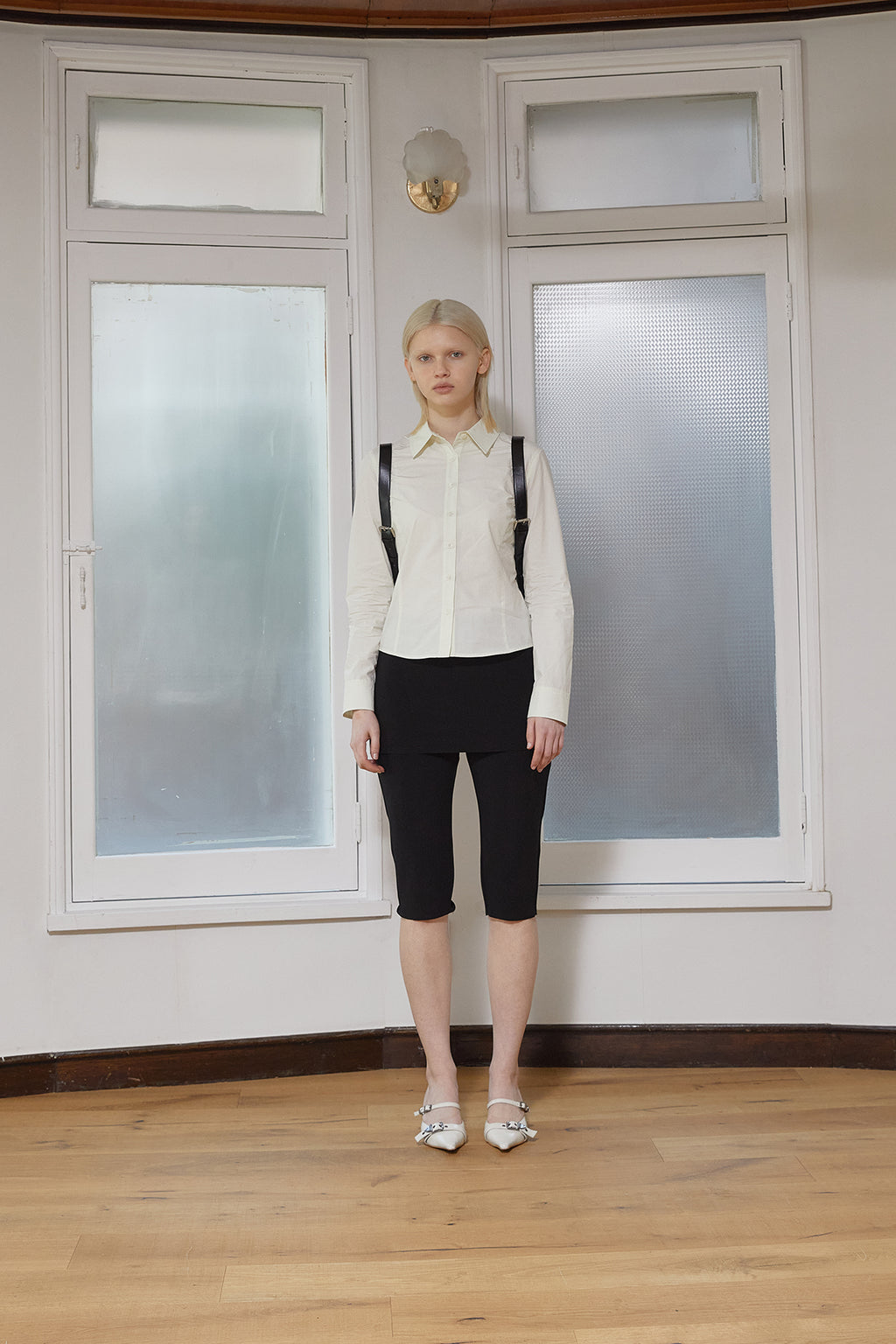 [matinkim] BACK BUTTON POINT SHIRT IN LIGHT GREEN