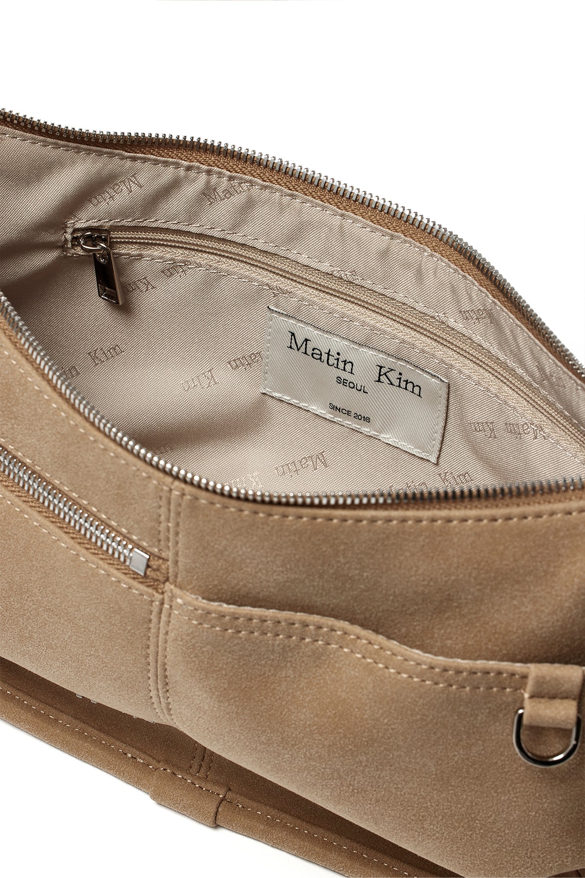 [matinkim] ZIP AROUND SUEDE SHOULDER BAG IN BEIGE