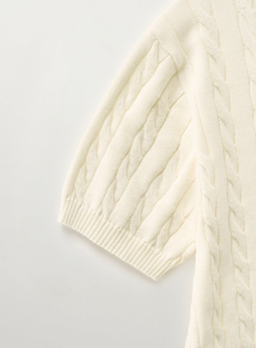 [satur] (W) Cable Crew Neck Half Knit - Cream
