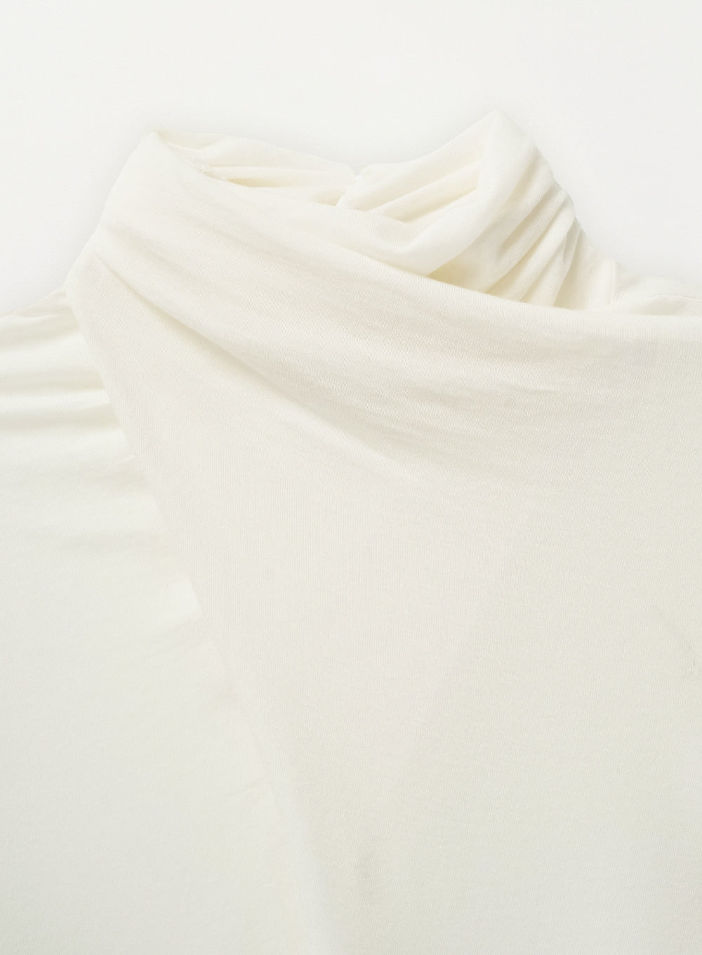 [satur] (W) Crossed Turtle Neck Long Sleeve - White