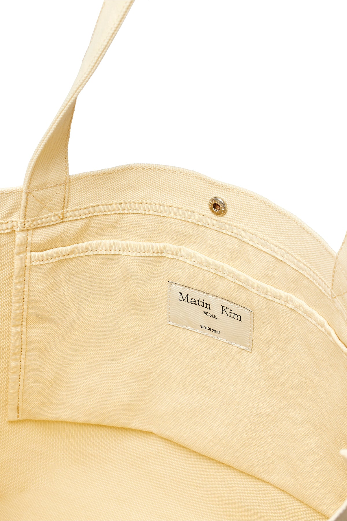 matinkim MATIN CANVAS SHOULDER BAG IN LIGHT BEIGE - View 4