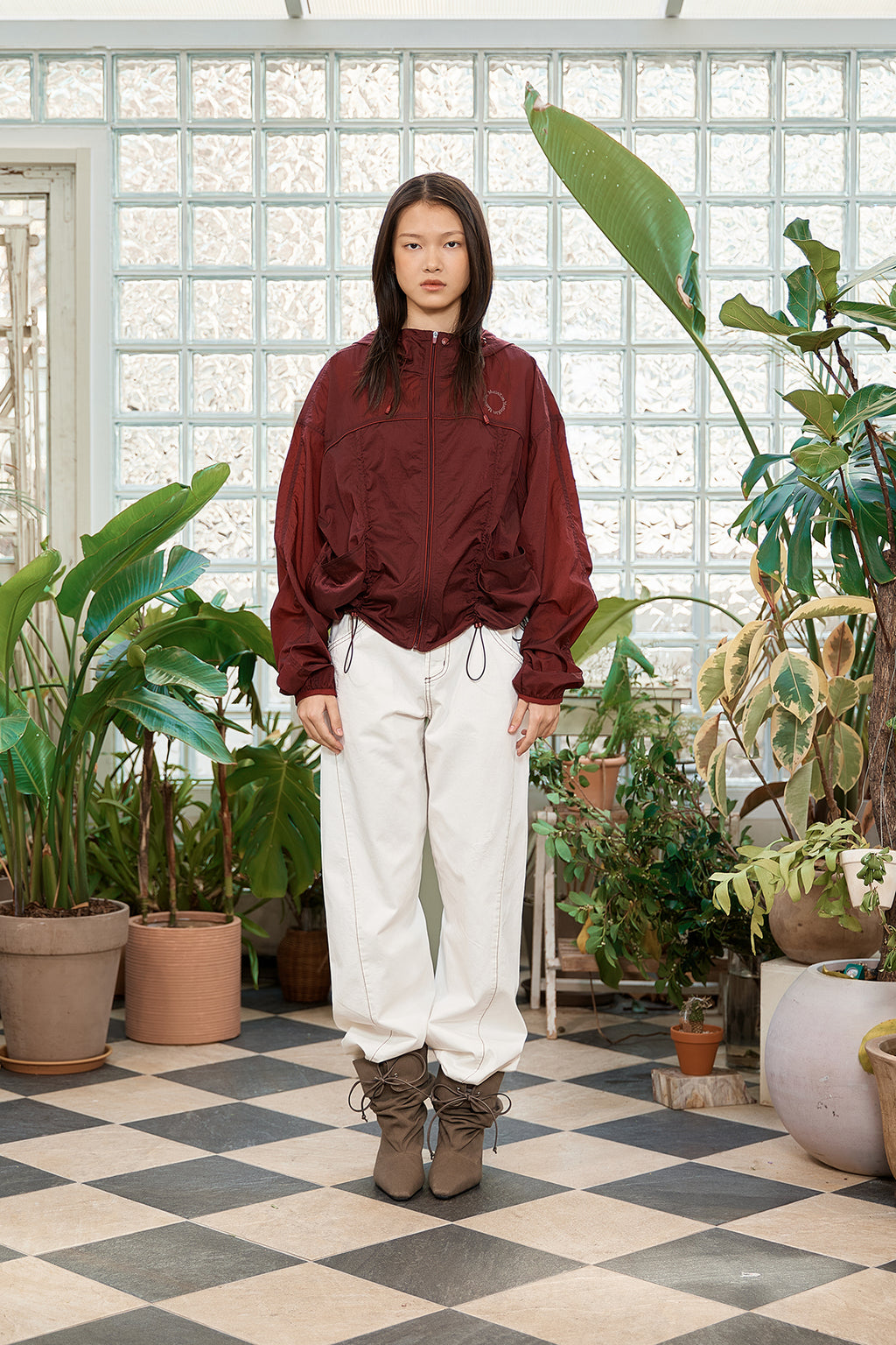 [matinkim] HOODY POINT CROP LIGHT WINDBREAKER IN BURGUNDY