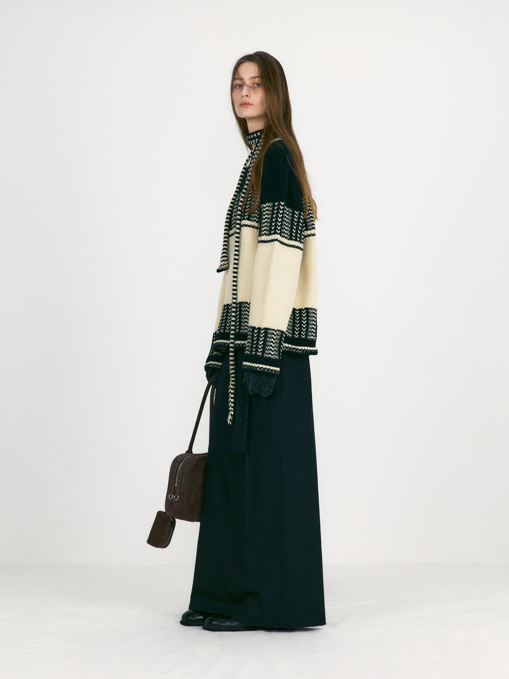 [low_classic] Jacquard Knit Sweater
Black