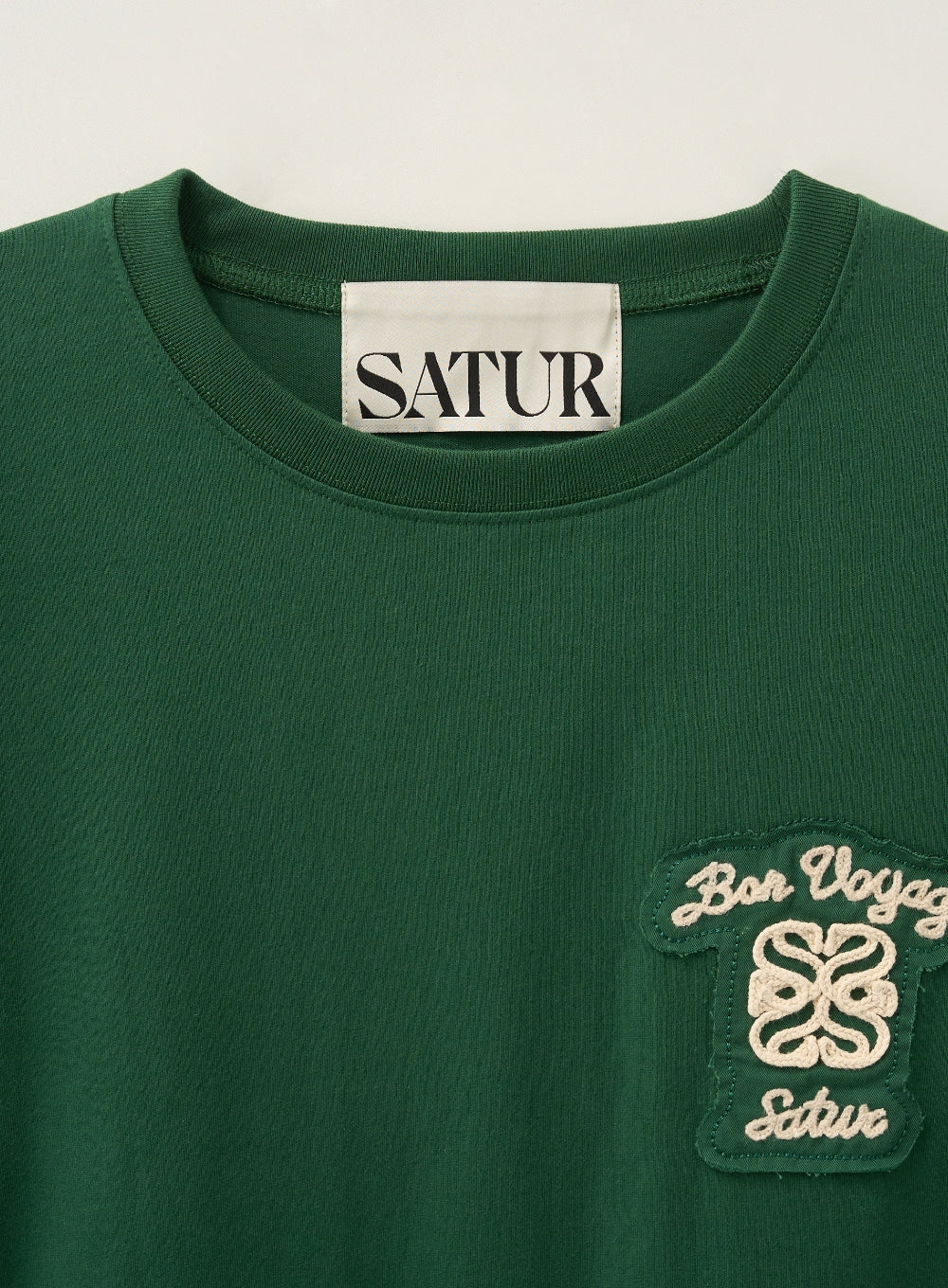 [satur] (W) Bon Voyage Raw-Cut Applique T-Shirt - Deep Green