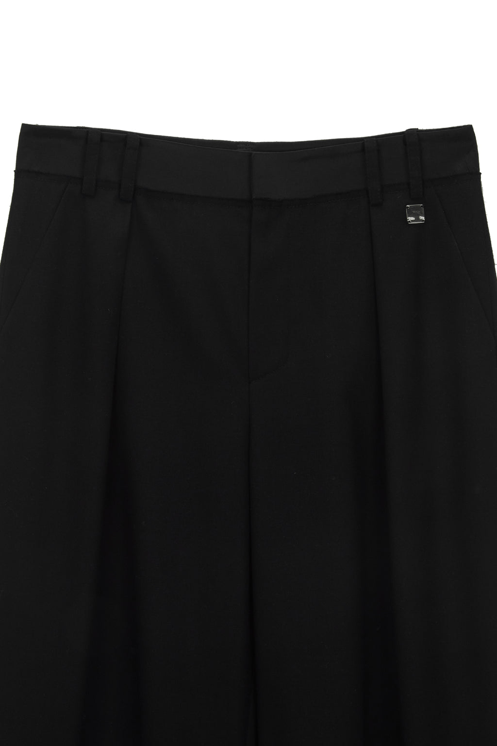[matinkim] KNEE CUT OUT DETAIL TROUSER IN BLACK