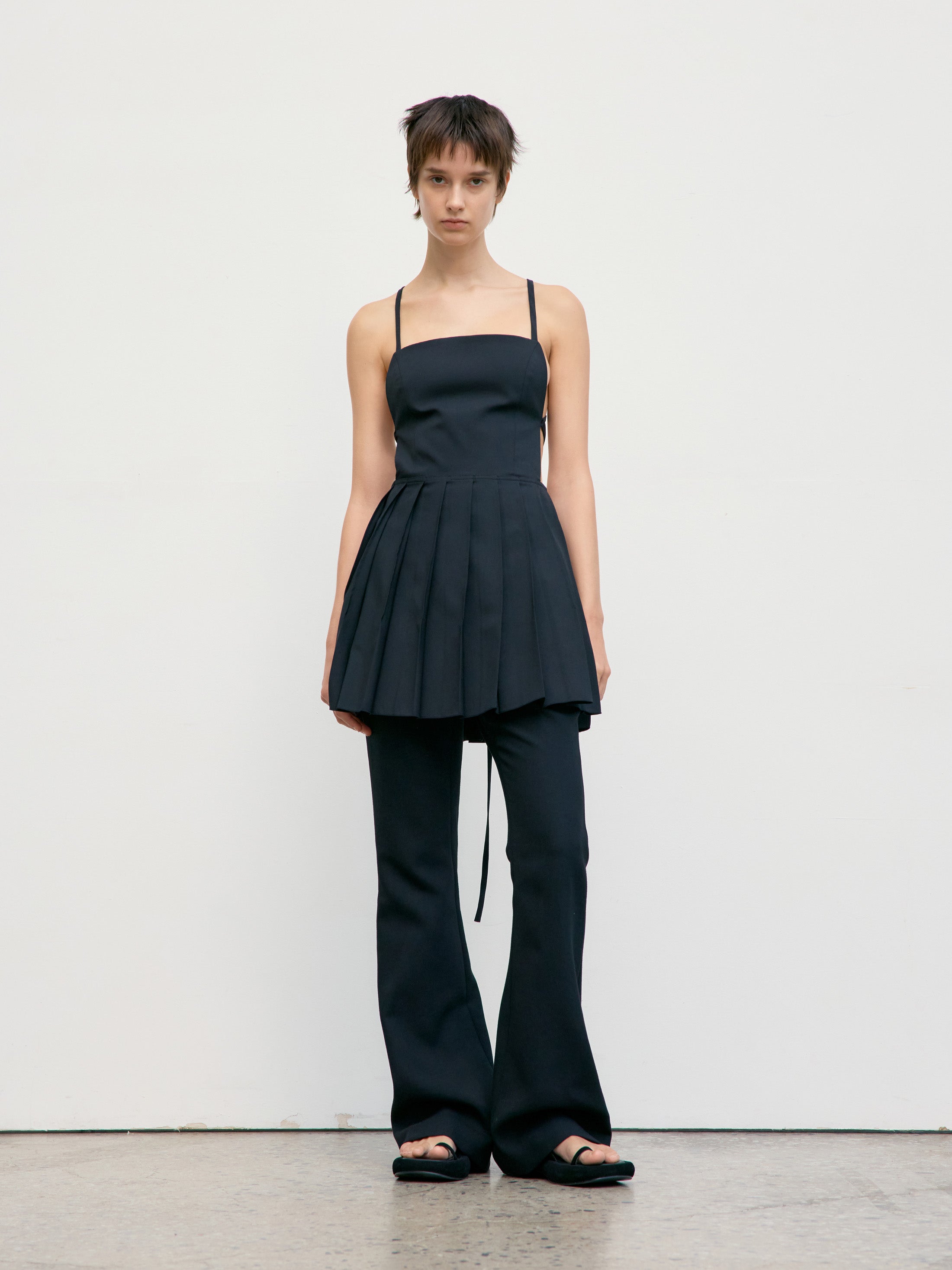 Low Classic Pleated Mini Dress Black