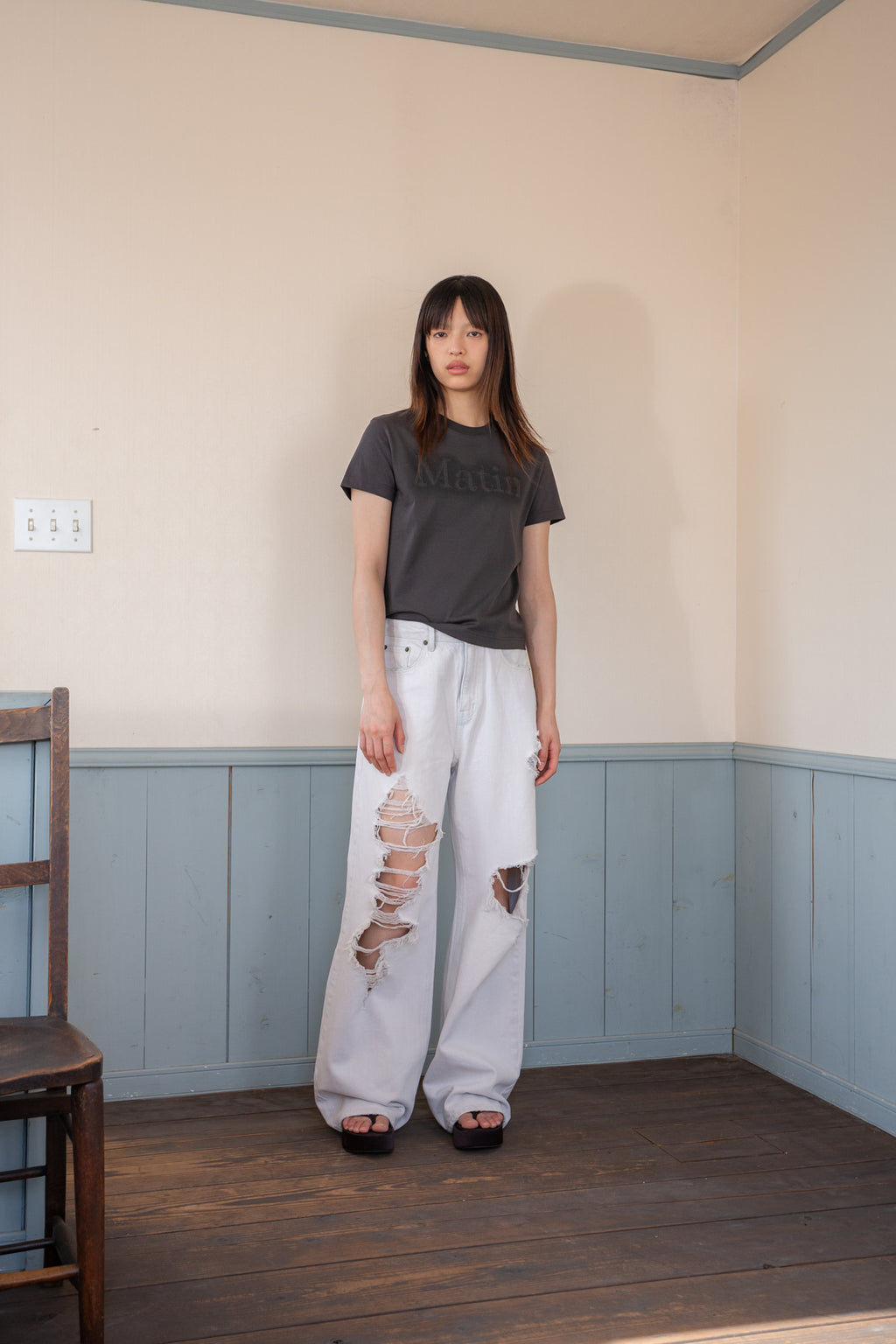 [matinkim] MATIN SHADOW TYPO TOP IN CHARCOAL