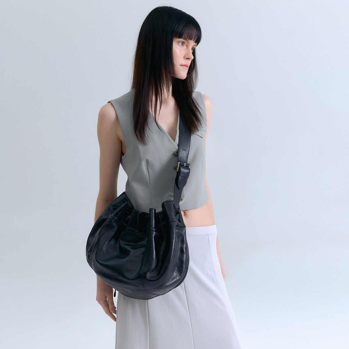 Vunque Perfec Wave String Leather Hobo L Black