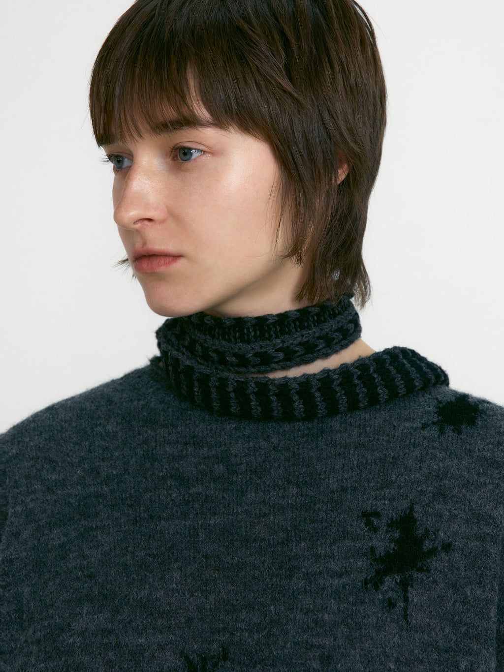 [low_classic] Jacquard Slim Muffler
Charcoal