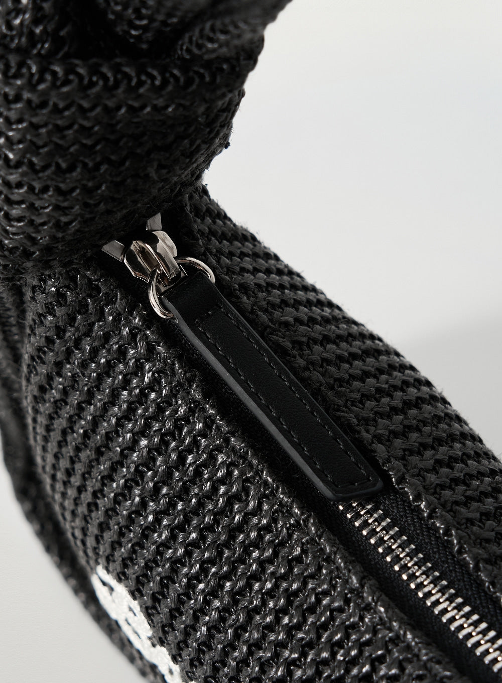 [satur] Bon Voyage Raffia Shoulder Bag - Black