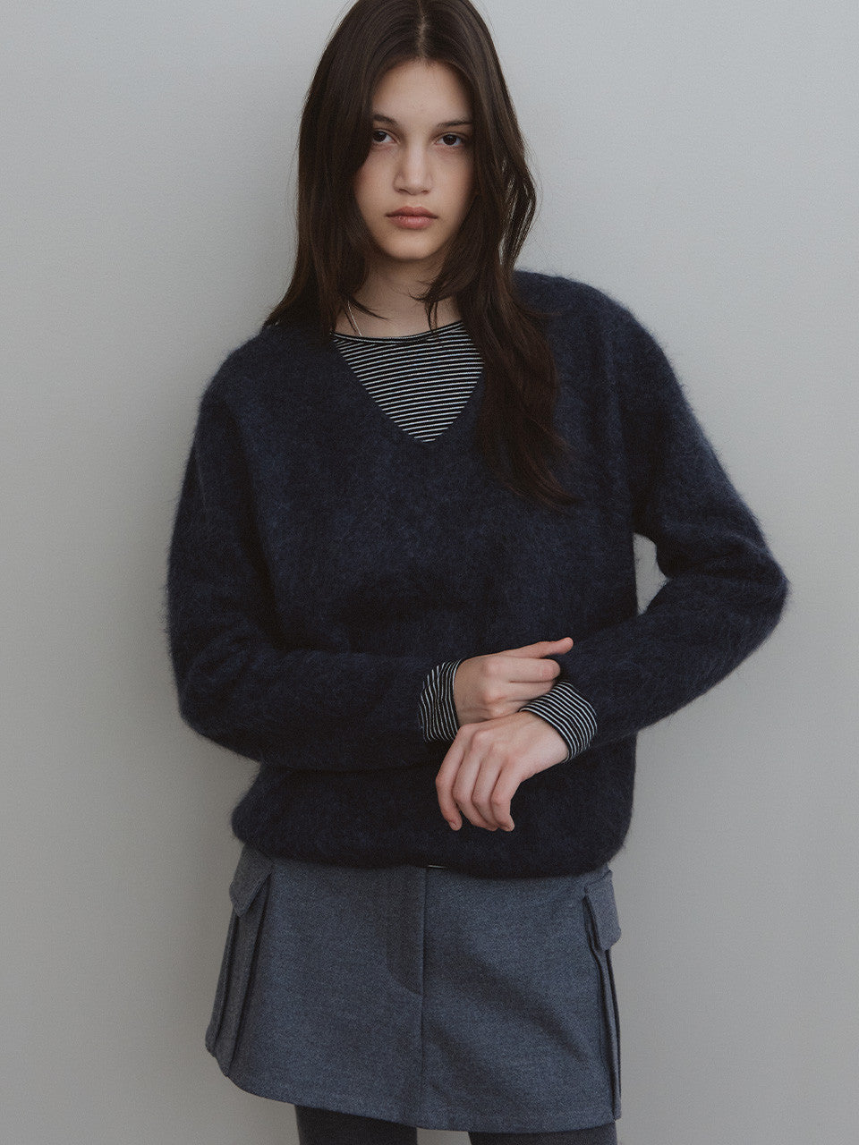 Tillidie Silk cashmere wool v-neck knit Charcoal