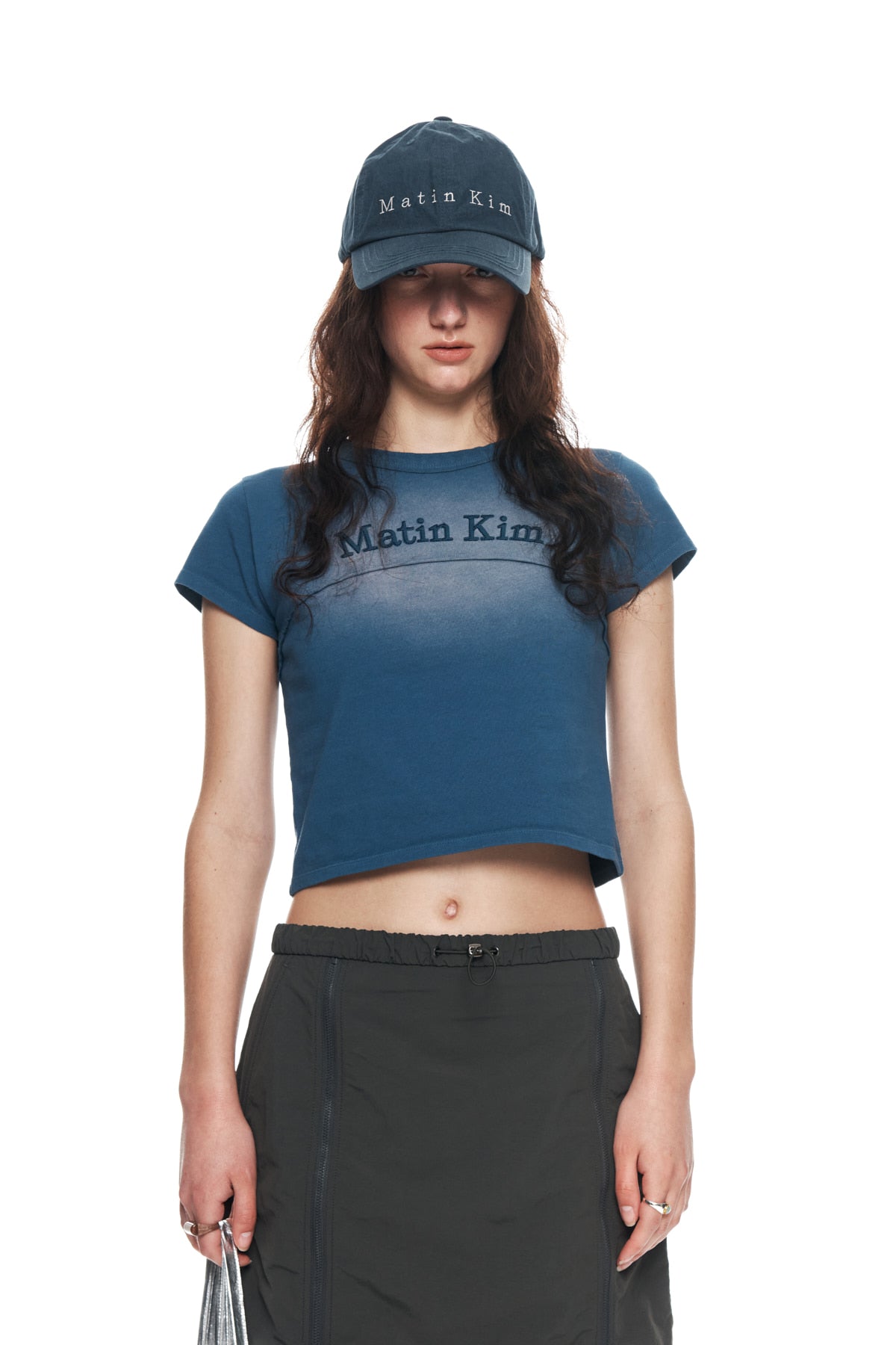 [matinkim] PIGMENT CUT OUT LOGO CROP TOP IN SMOKE BLUE
