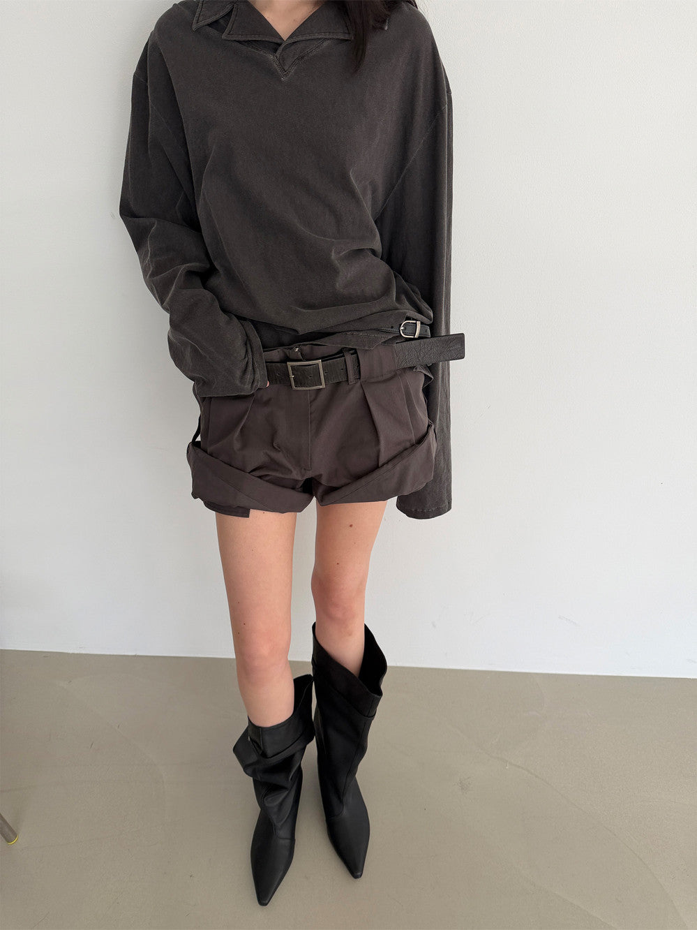 Low Classic Tuck Point Turn-Up Shorts Charcoal