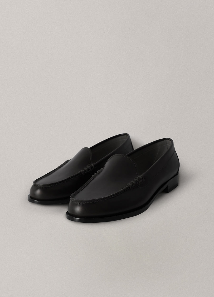 Nothing Written Polished classic loafers (Black)