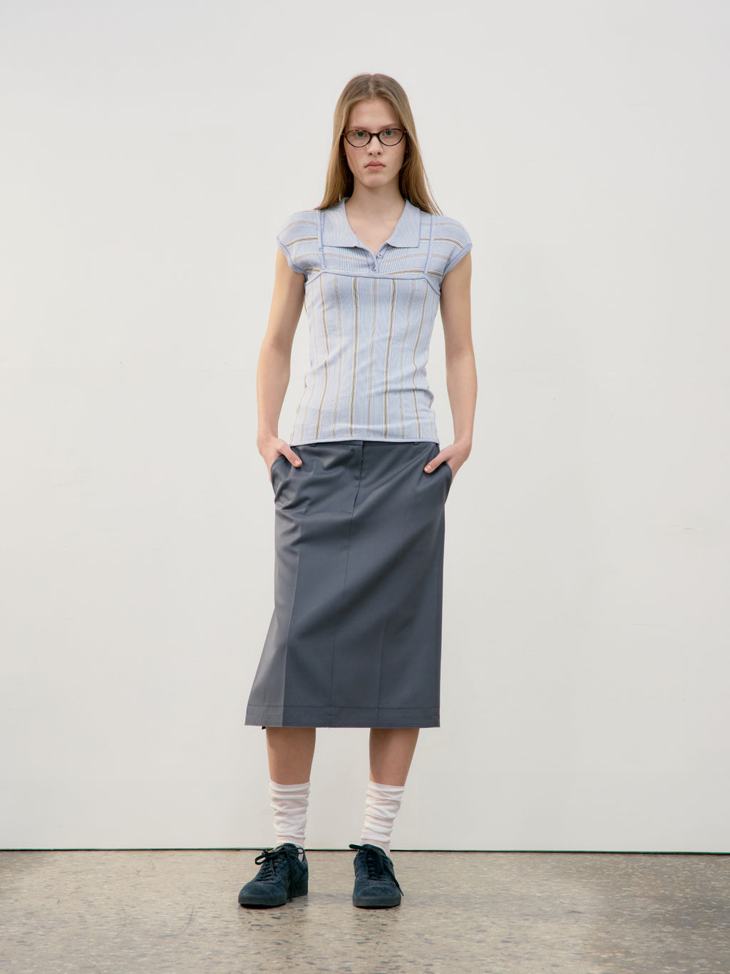 [low_classic] Stripe Sleeveless Knit Top
Blue