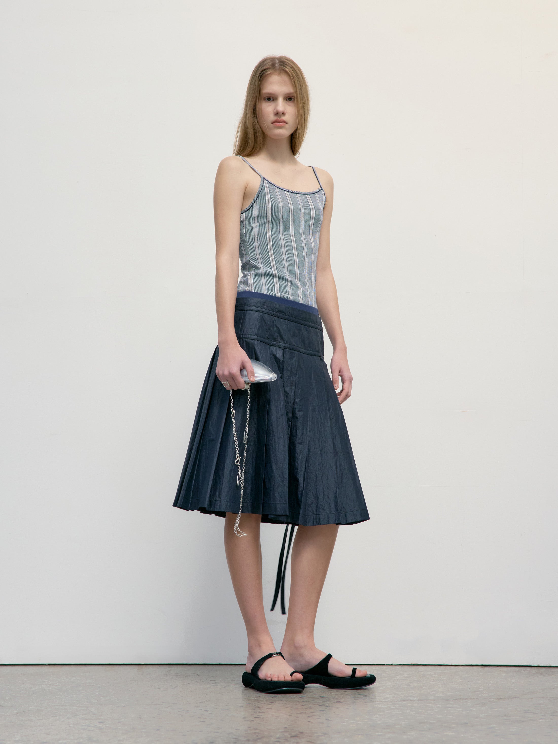 Low Classic Pleated Zipper Skirt Black, modern Korean designer fashion