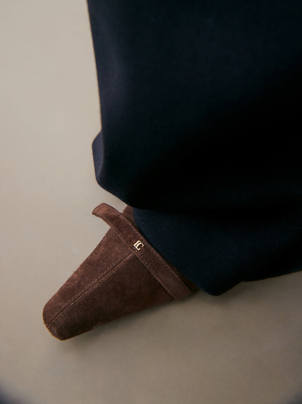 Low Classic Symbol Belted Stiletto Brown