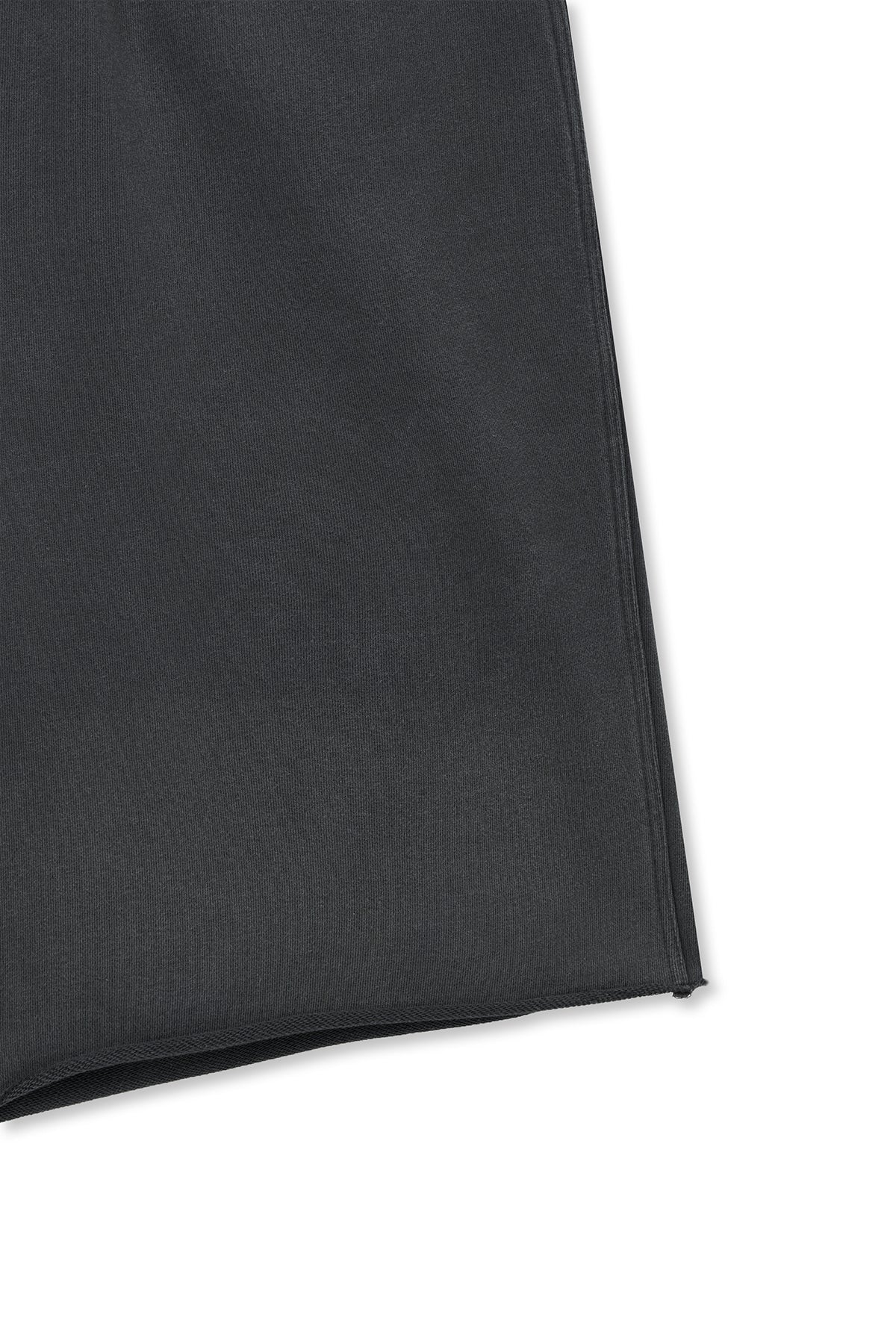 [matinkim] VINTAGE WASHED BACK LOGO BERMUDA SWEATPANTS IN CHARCOAL